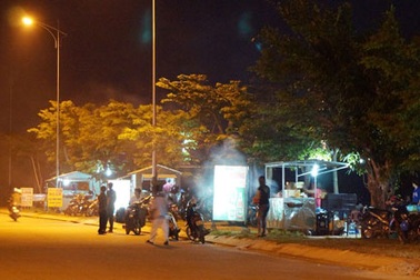 “Xẻ” vỉa hè cho thuê