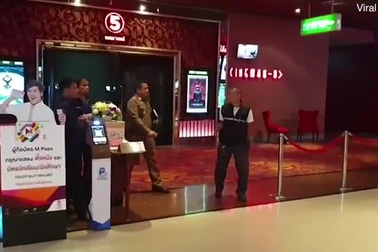 Người đàn ông 77 tuổi qua đời khi xem phim kinh dị