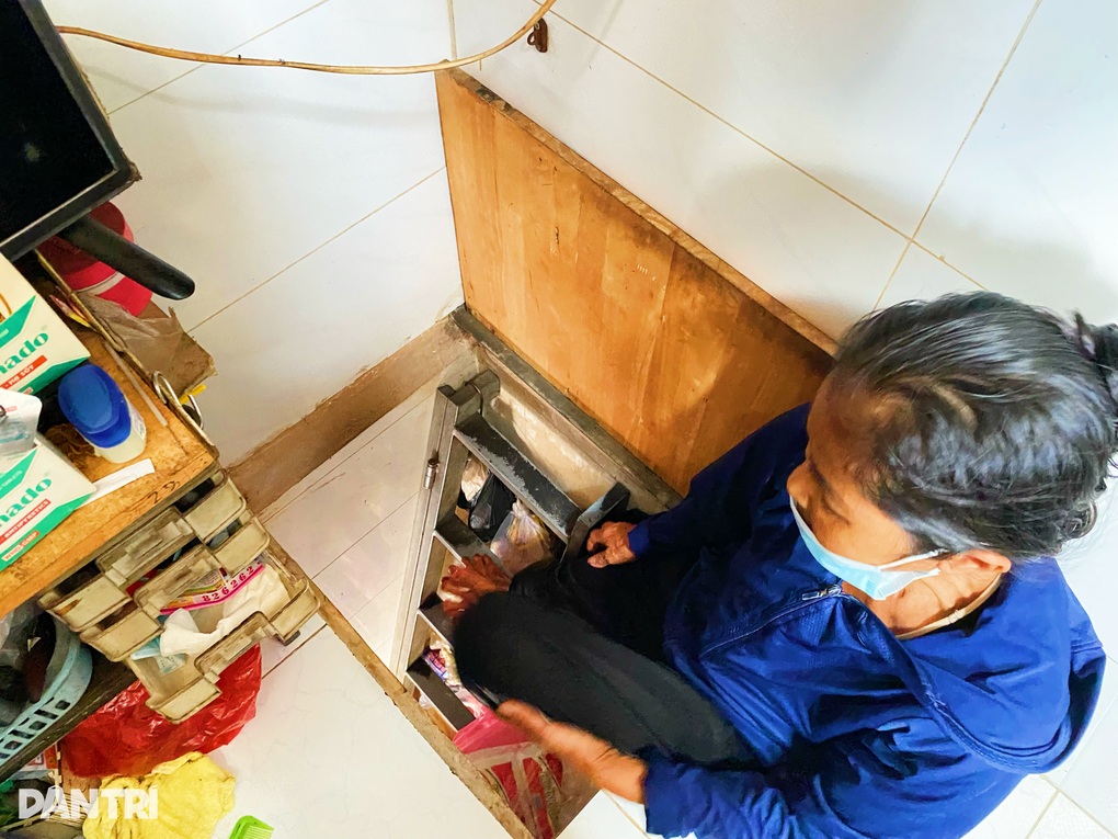 Người phụ nữ ở TPHCM sống trong nhà 1m2, 12 năm ngủ không duỗi thẳng chân - 6