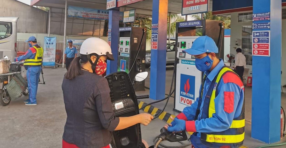 Giá xăng dầu lại đồng loạt tăng sau thời gian đứng im - 1 Giá xăng dầu lại đồng loạt tăng sau thời gian đứng im - 1