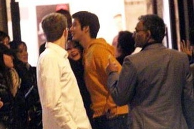 Vương Lực Hoành thân mật với Trương Thiều Hàm