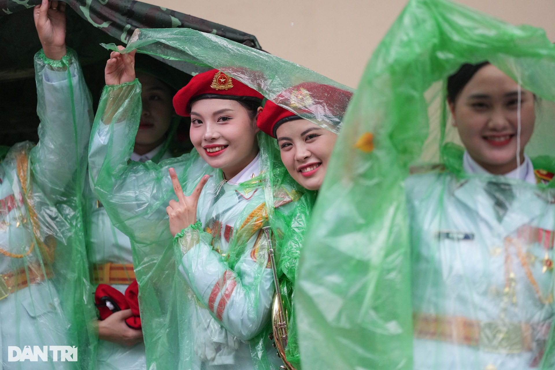 Người dân cả nước hướng về Điện Biên trong ngày hội mừng Chiến thắng - 11 Người dân cả nước hướng về Điện Biên trong ngày hội mừng Chiến thắng - 11