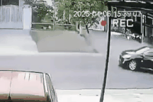 Ô tô rú ga nhưng không chạy, chồng đến hỗ trợ vợ không may tông chết người