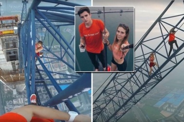 Rùng mình cặp đôi leo lên giàn cẩu ở độ cao 600 mét để chụp ảnh