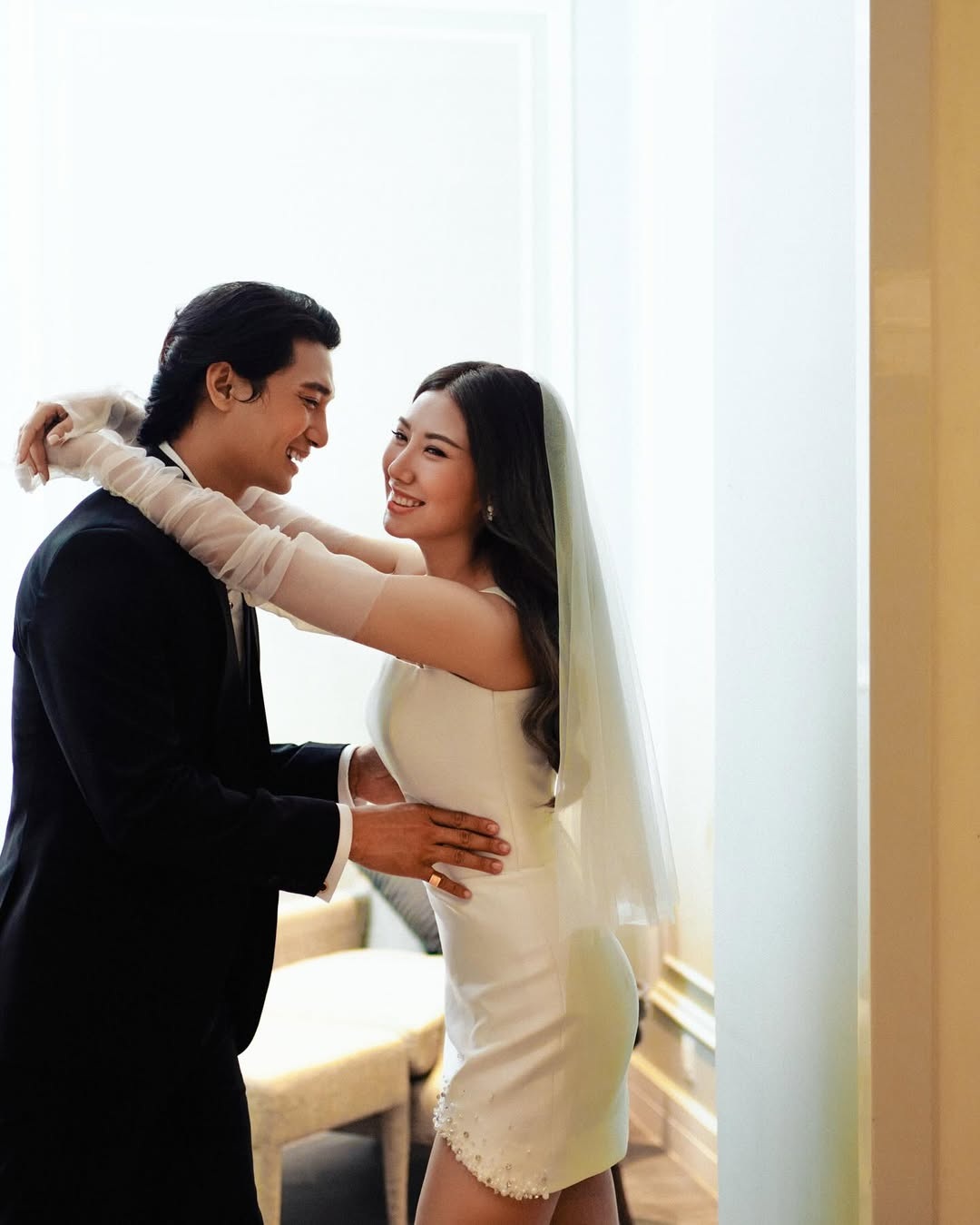 Người đàn ông đẹp trai nhất thế giới năm 2021 vừa cưới vợ - 3 Người đàn ông đẹp trai nhất thế giới năm 2021 vừa cưới vợ - 3