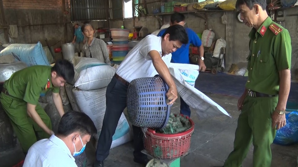 Bắt  một cơ sở sản xuất thực phẩm chay sử dụng chất cấm - 1 Bắt  một cơ sở sản xuất thực phẩm chay sử dụng chất cấm - 1