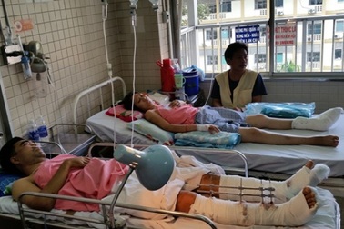 Vụ tàu hỏa tông xe tải: Khó cứu đôi chân người lái tàu