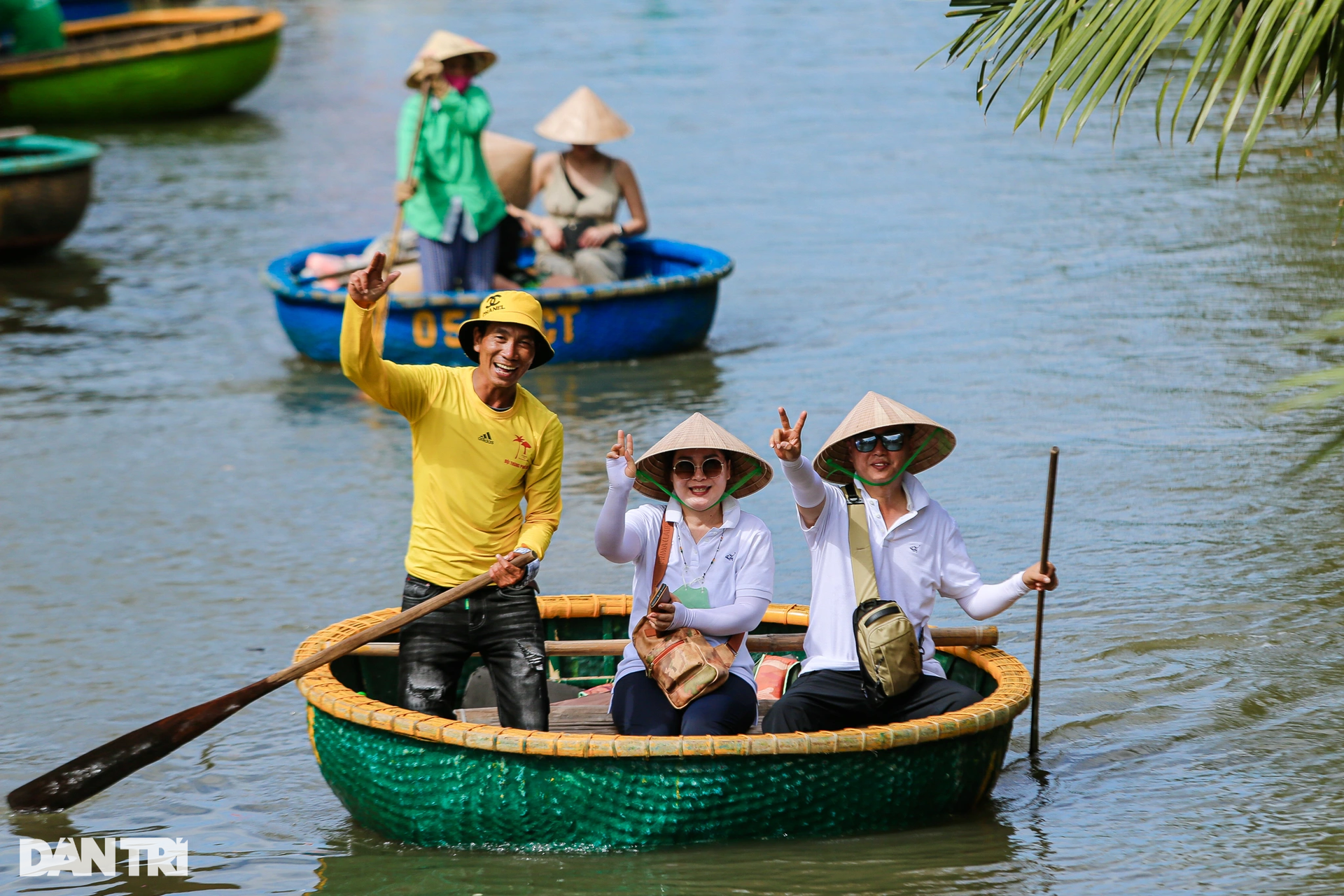 Trải nghiệm lắc thúng bồng bềnh trên sông nước ở rừng dừa Quảng Nam - 3 Trải nghiệm lắc thúng bồng bềnh trên sông nước ở rừng dừa Quảng Nam - 3
