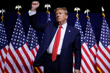 Ông Trump cán đích đề cử, chuẩn bị cho cuộc đua song mã với ông Biden