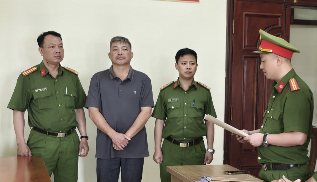 Bắt 4 cán bộ xã liên quan mỏ cát trái phép - 1 Bắt 4 cán bộ xã liên quan mỏ cát trái phép - 1