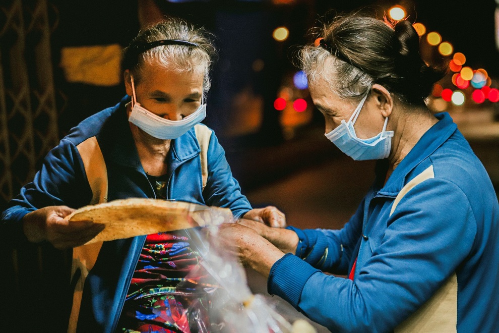 Người lao động nghèo Sài Gòn qua ống kính của 9X miền Tây - 12