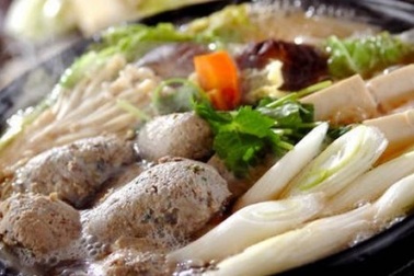 Cuối tuần rồi làm ngay lẩu nấm cá viên ngon mê ly đãi hội bạn thôi!