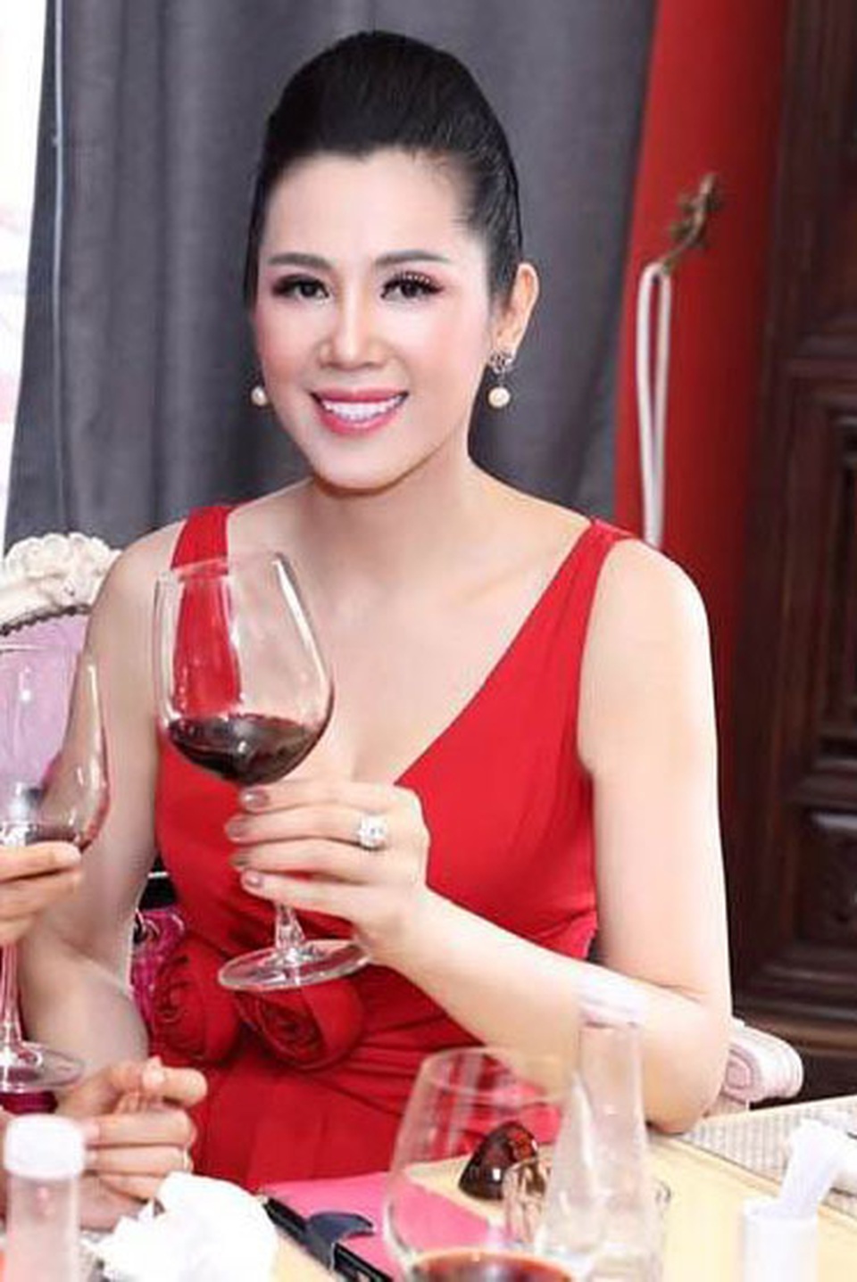 Á hậu Vi Thị Đông bỏ showbiz làm tiếp viên hàng không, U50 vẫn đẹp - 15 Á hậu Vi Thị Đông bỏ showbiz làm tiếp viên hàng không, U50 vẫn đẹp - 15