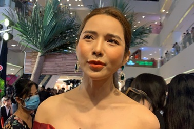 Nhan sắc khác lạ, bà xã Ưng Hoàng Phúc phủ nhận việc dao kéo