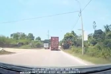 Xe tải gây tai nạn vì vượt ẩu - Tai họa “ập đến” cho những xe đi đúng luật