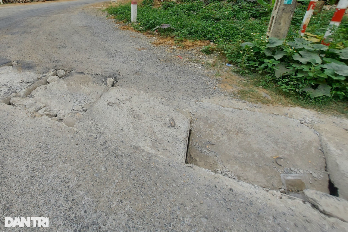 Tuyến đường hơn 130 tỷ đồng chưa bàn giao đã xuống cấp nghiêm trọng - 3 Tuyến đường hơn 130 tỷ đồng chưa bàn giao đã xuống cấp nghiêm trọng - 3