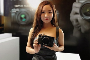 Fujifilm ra mắt máy ảnh không gương lật GFX 50R giá gần 110 triệu đồng