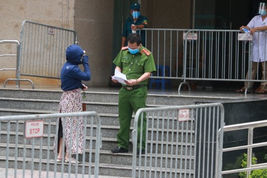 Hà Nội phong tỏa một tòa chung cư do có ca dương tính SARS-CoV-2