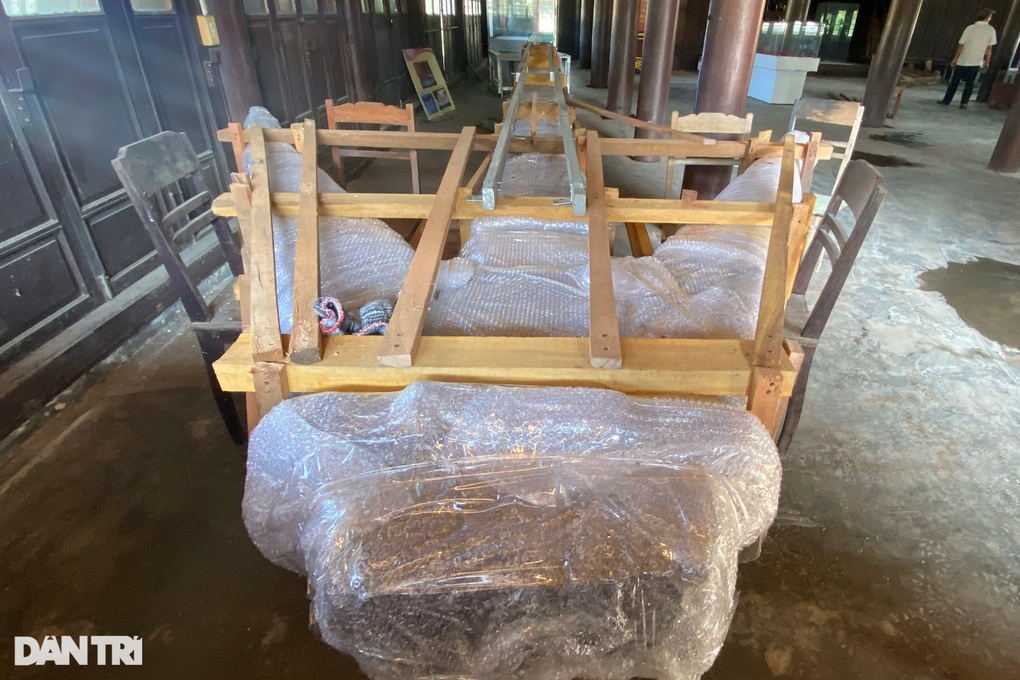 Hơn 32.000 hiện vật quý được di chuyển khỏi di tích Quốc Tử Giám Huế - 2 Hơn 32.000 hiện vật quý được di chuyển khỏi di tích Quốc Tử Giám Huế - 2