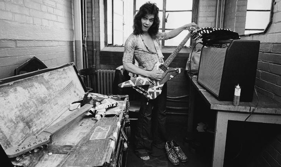 Rocker Eddie Van Halen qua đời vì ung thư - 1 Rocker Eddie Van Halen qua đời vì ung thư - 1