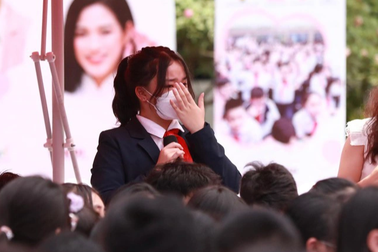 Trẻ tự rạch tay, rơi vào trầm cảm: Vì sao?