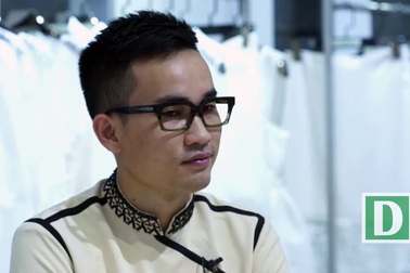 NTK Hà Duy: "Áo dài cũng có linh hồn, khi thiết kế áo dài phải dồn tình cảm vào trong đó".