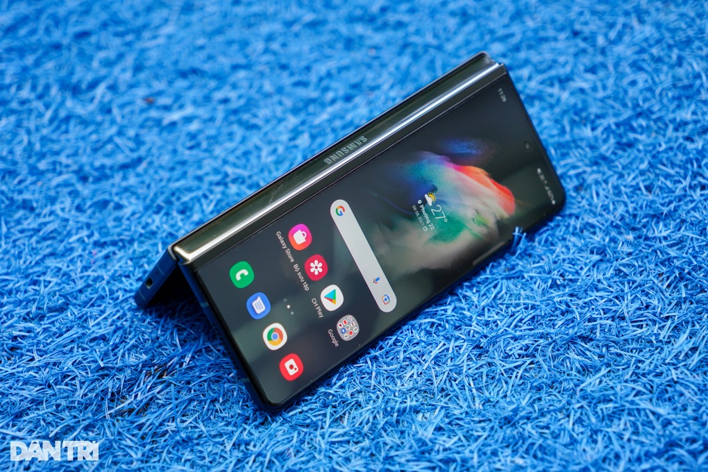Giá Galaxy Z Fold3 giảm chục triệu đồng tại Việt Nam - 1 Giá Galaxy Z Fold3 giảm chục triệu đồng tại Việt Nam - 1