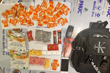 Bắt kẻ vận chuyển ma túy ngụy trang trong gói cà phê, nước cam