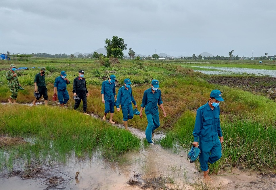 Lực lượng vũ trang luân phiên đi bầu cử để phòng xuất nhập cảnh trái phép - 6 Lực lượng vũ trang luân phiên đi bầu cử để phòng xuất nhập cảnh trái phép - 6