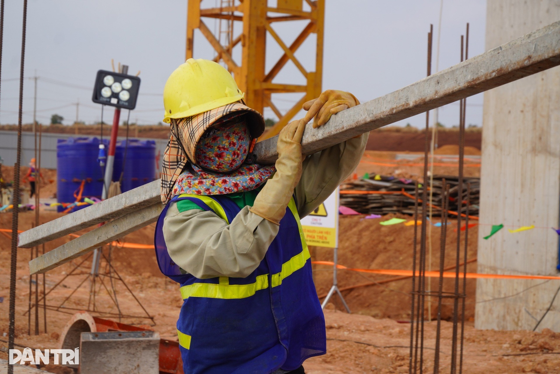 Hối hả thi công sân bay Long Thành khi dòng người đã về quê đón Tết - 5 Hối hả thi công sân bay Long Thành khi dòng người đã về quê đón Tết - 5