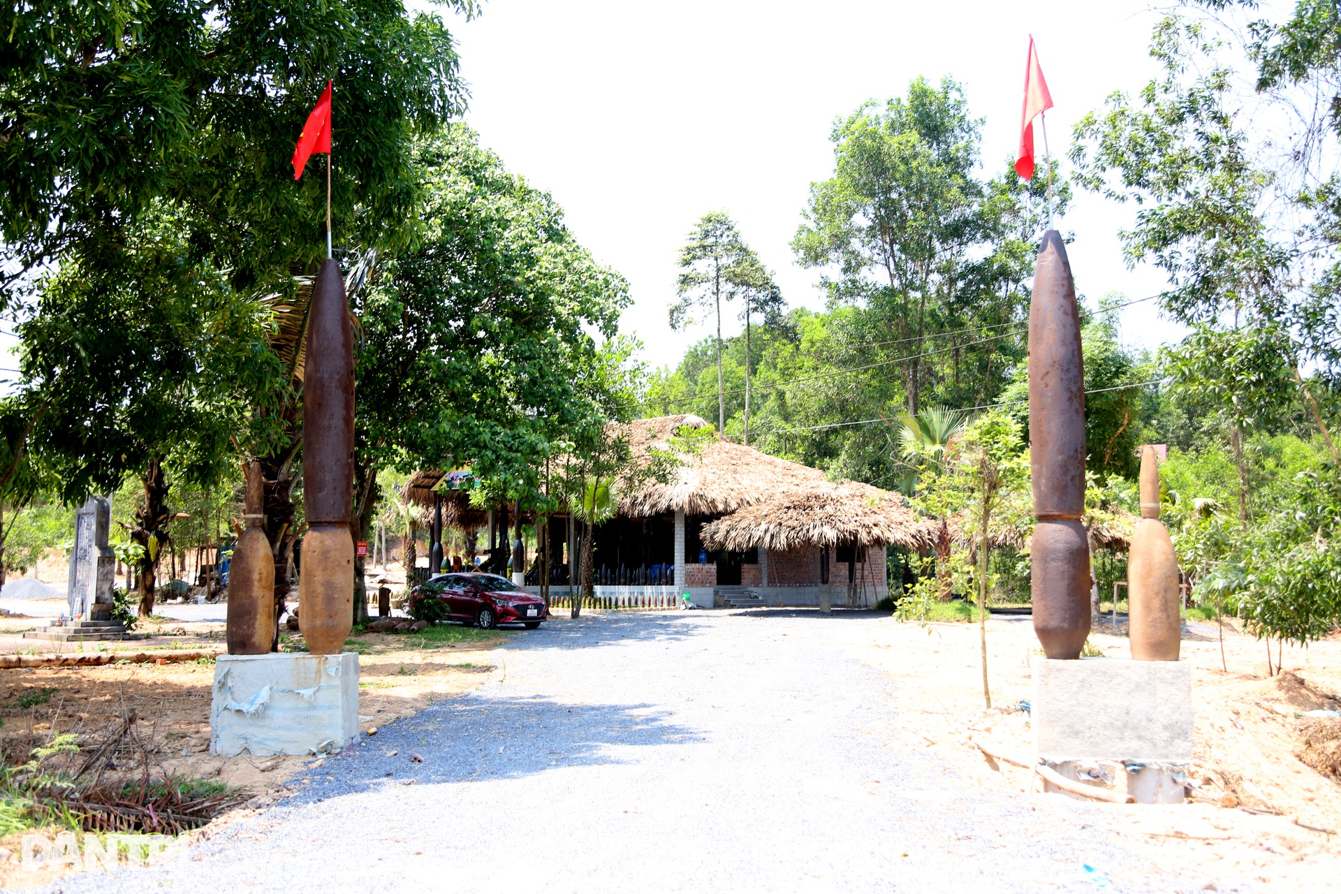 Người đàn ông mất 6 thân nhân, làm căn nhà đặc biệt bên nghĩa trang liệt sĩ - 9 Người đàn ông mất 6 thân nhân, làm căn nhà đặc biệt bên nghĩa trang liệt sĩ - 9