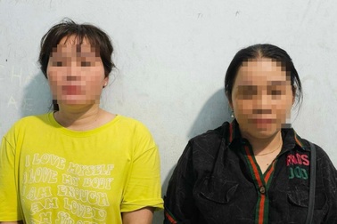 Công an phá bí mật bên trong quán cà phê không tên ở TPHCM