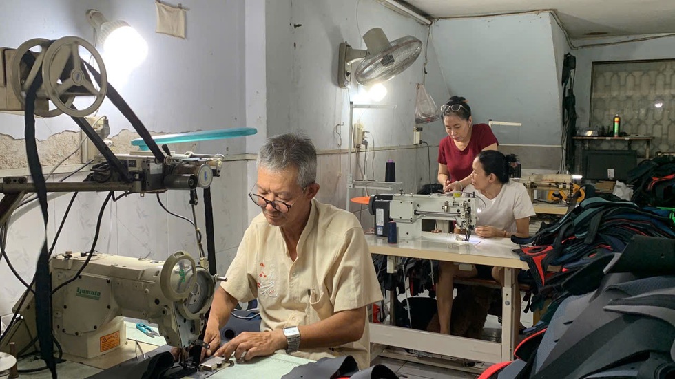 Chiếc máy may trả góp và ông chủ lớn vẫn ham kiếm tiền, khởi nghiệp - 10 Chiếc máy may trả góp và ông chủ lớn vẫn ham kiếm tiền, khởi nghiệp - 10