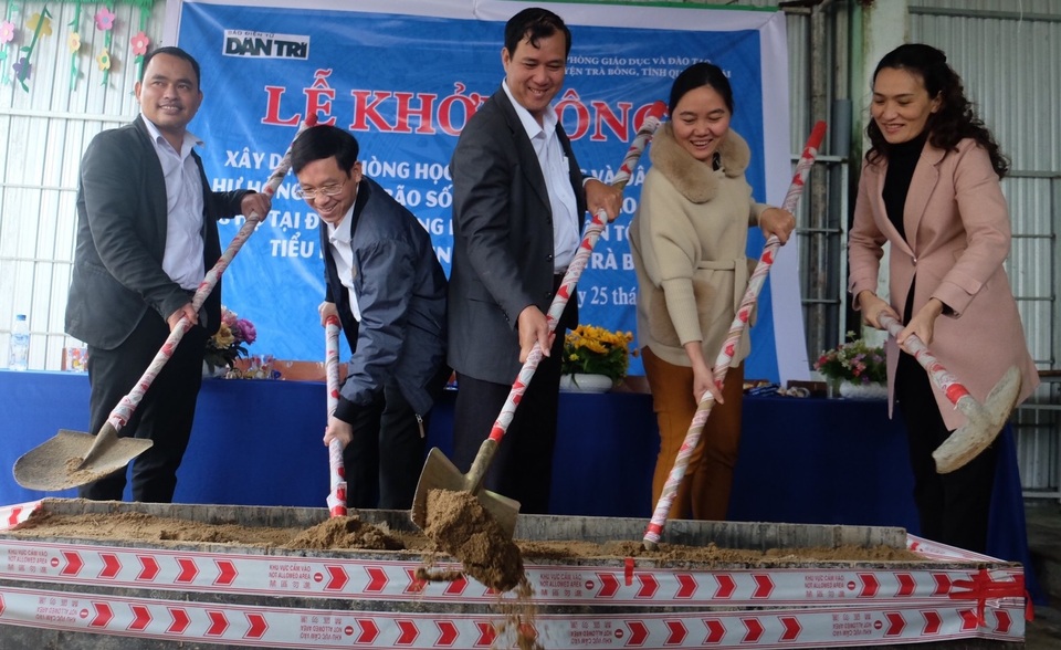 Khởi công xây dựng phòng bán trú bị hư hỏng dành tặng các em học sinh - 5 Khởi công xây dựng phòng bán trú bị hư hỏng dành tặng các em học sinh - 5