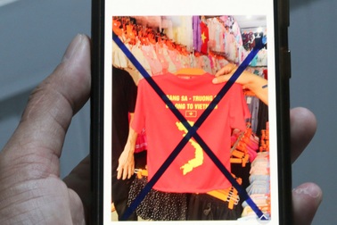 Xử phạt tiểu thương bán áo in bản đồ Việt Nam thiếu Hoàng Sa, Trường Sa