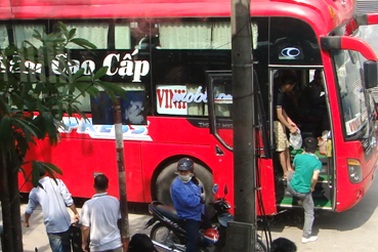  Xe dù tung hoành hoạt động, nhiều hành khách "sập bẫy"