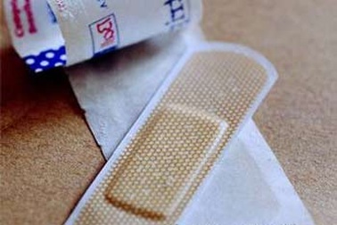 5 loại vết thương không nên dùng miếng dán y tế