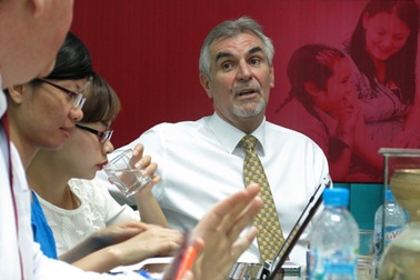 Video thầy Hiệu trưởng Trường Quốc tế BVIS Hà Nội chia sẻ