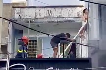 Cảnh sát giải cứu 6 người trong đám cháy nhà cao tầng ở TPHCM