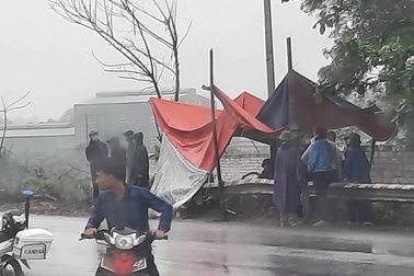 Truy tìm chiếc xe bỏ trốn sau khi gây tai nạn khiến một phụ nữ tử vong