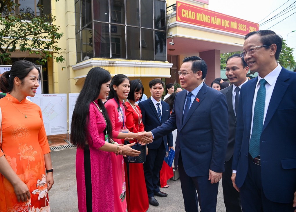Chủ tịch Quốc hội: Mong thầy cô luôn giữ ngọn lửa tâm huyết với nghề - 2 Chủ tịch Quốc hội: Mong thầy cô luôn giữ ngọn lửa tâm huyết với nghề - 2