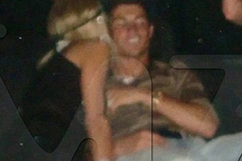 Vừa dứt tình, Paris Hilton đã “vui vẻ” bên Cristiano Ronaldo