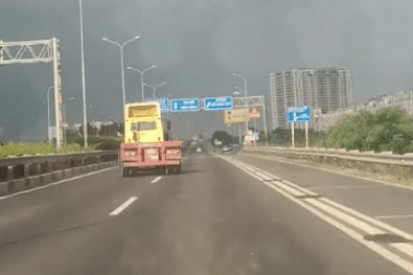 Đã xác định được tài xế lái xe đầu kéo lạng lách trên cao tốc ở TPHCM