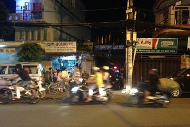 Một phóng viên bị cướp giật laptop trên tay khi đang tác nghiệp