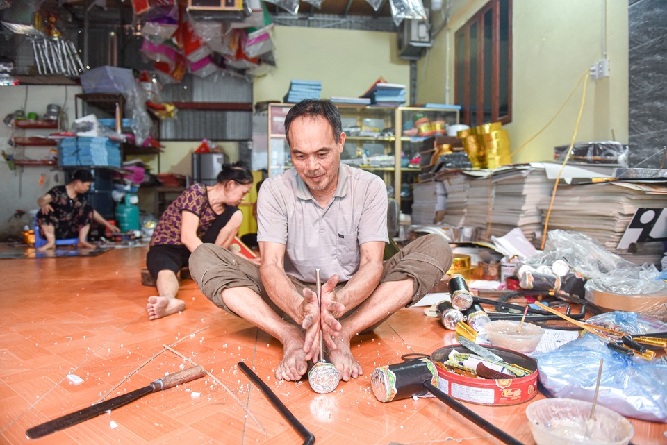 “Thủ phủ vàng mã” miền Bắc ế ẩm trong tháng cô hồn - 3 “Thủ phủ vàng mã” miền Bắc ế ẩm trong tháng cô hồn - 3