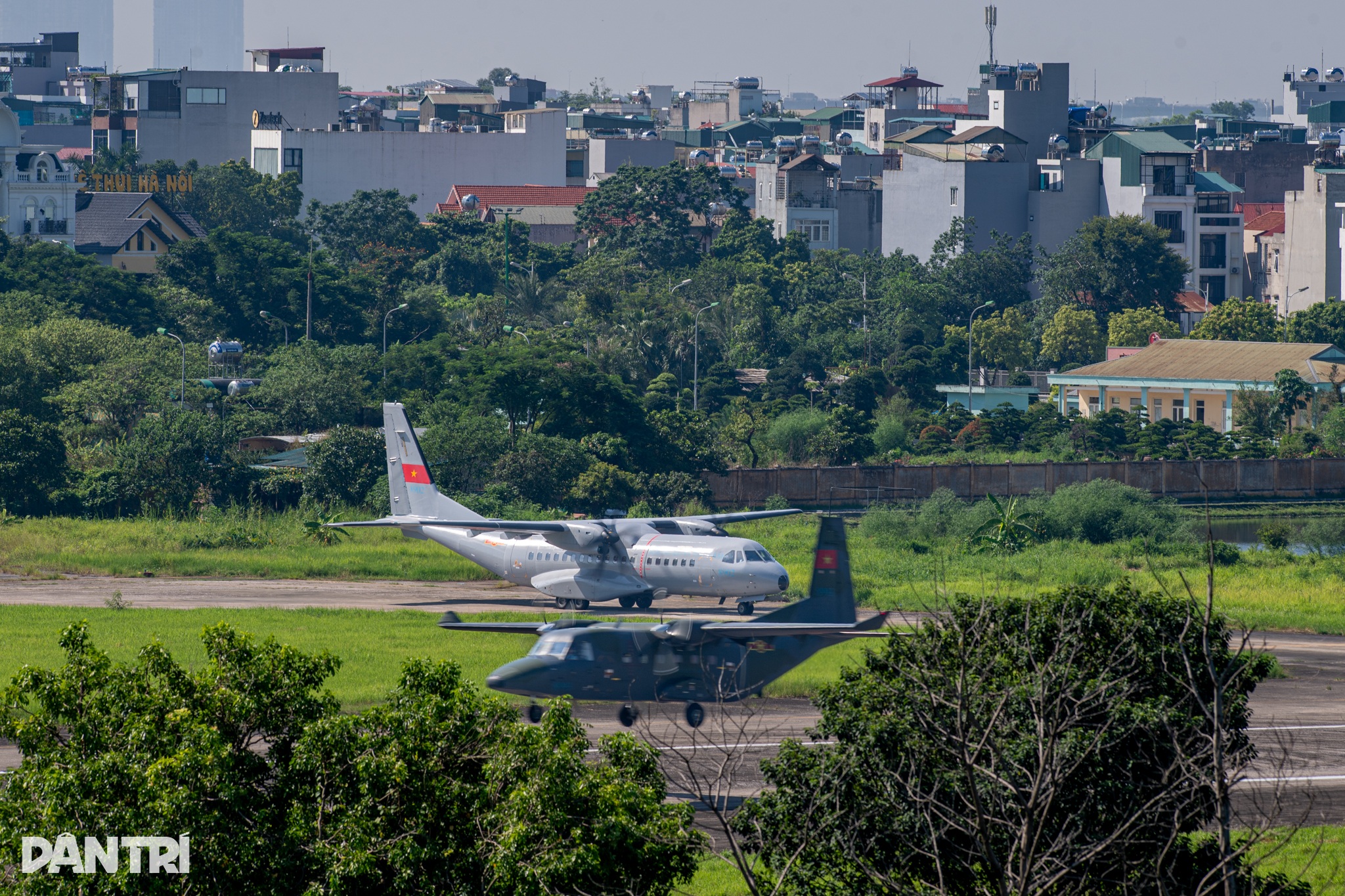 Casa C-295 khoác áo mới, hợp biên 4 máy bay vận tải trên bầu trời Hà Nội - 18