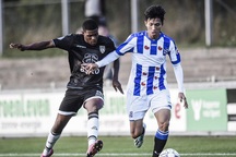 Văn Hậu chỉ còn cơ hội ra sân trong 14 trận đấu tại Heerenveen