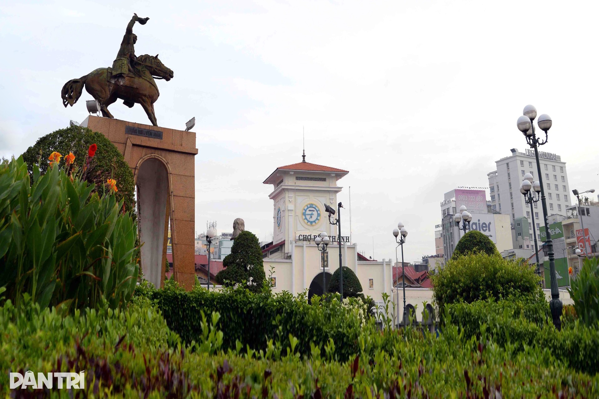 Diện mạo bùng binh Bến Thành sau hơn 100 năm - 9 Diện mạo bùng binh Bến Thành sau hơn 100 năm - 9