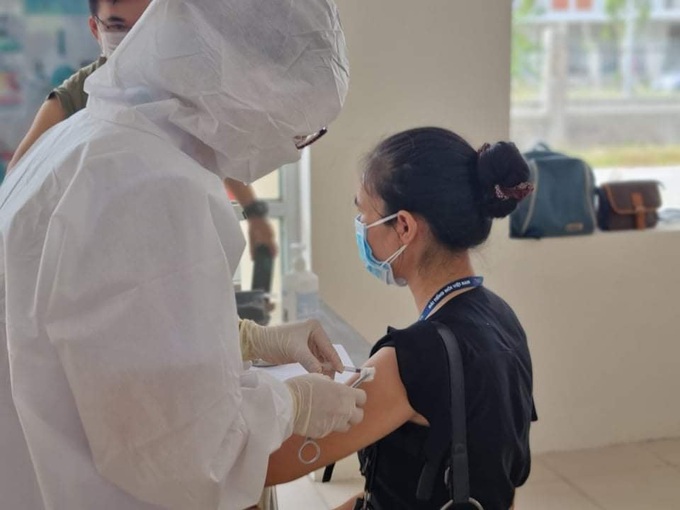 Đà Nẵng có gần 7.500 người đã tiêm đủ 2 mũi vaccine phòng COVID-19 - Ảnh 1.