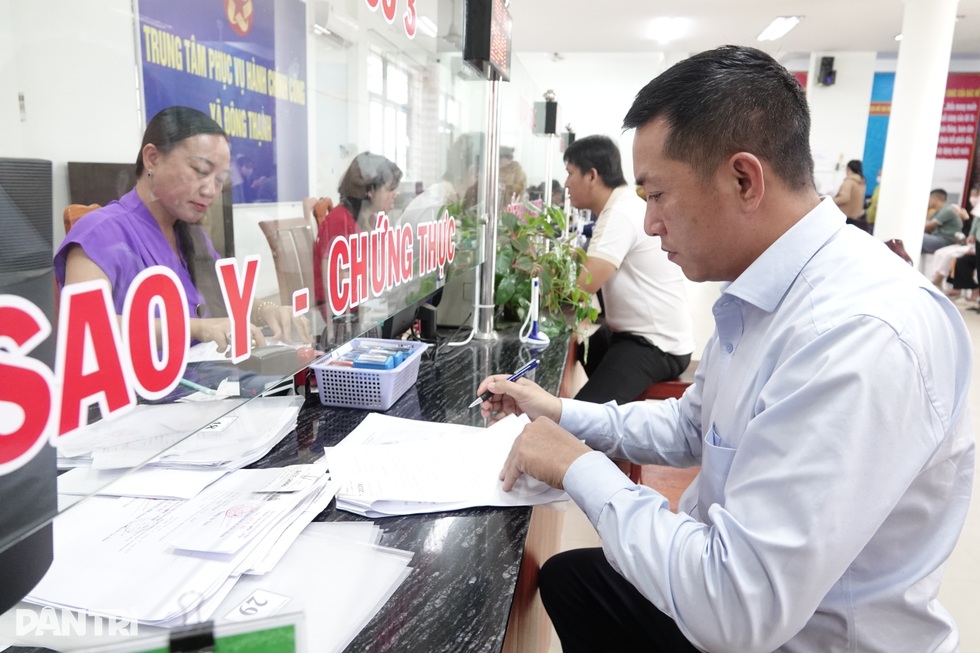 Lãnh đạo xã gần 200.000 dân kể chuyện bữa trưa tay làm hàm nhai ở công sở - 6